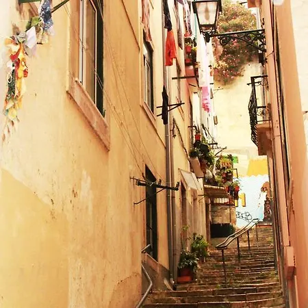 Casa Beco Do Castelo * ליסבון